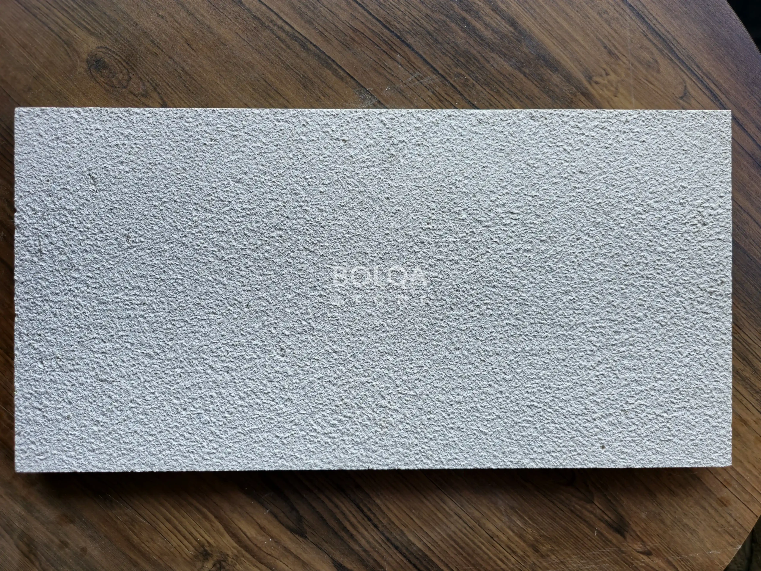 Super white limestone - tile - Bush hammered