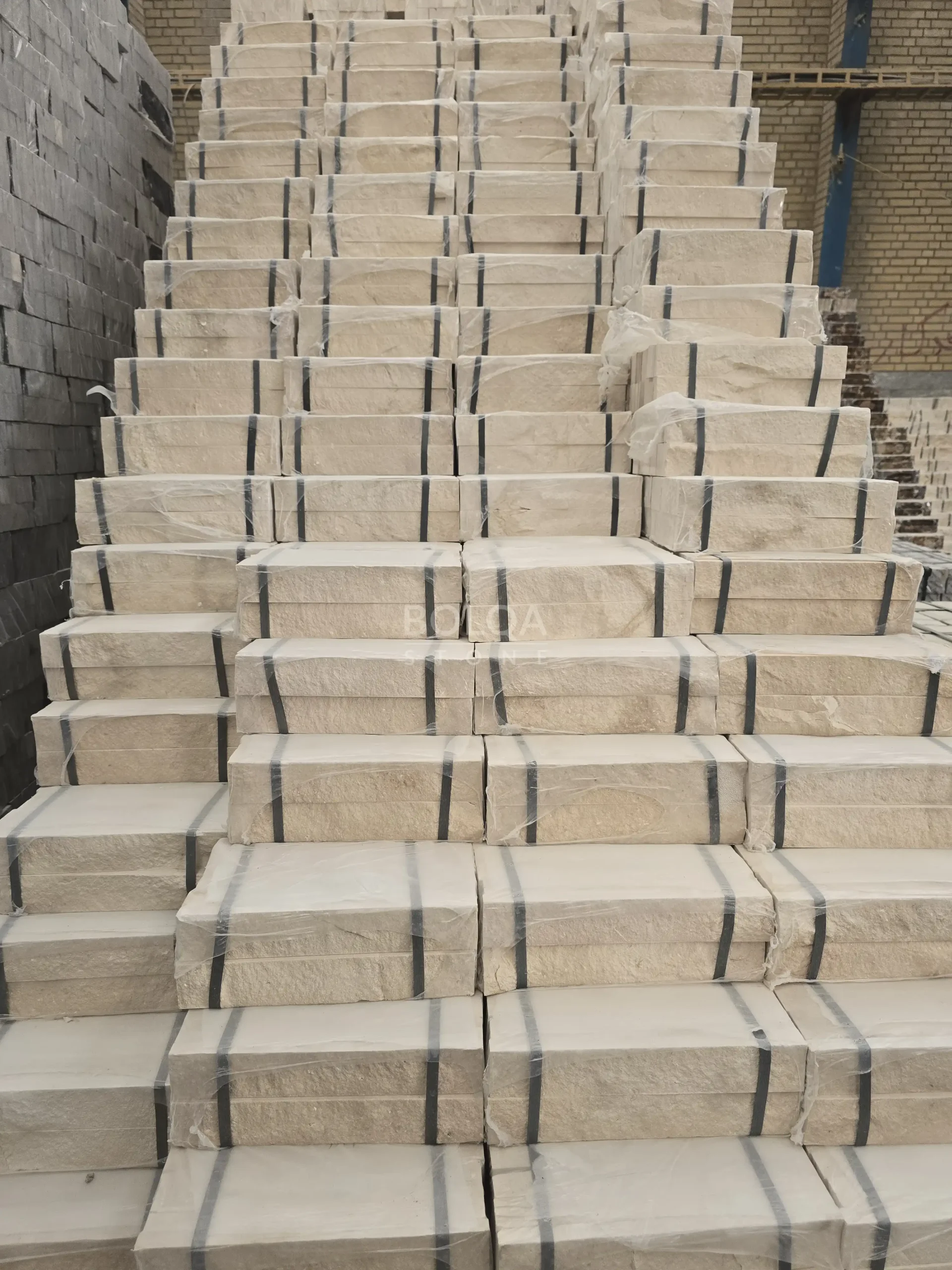 White limestone (Blanco) - Spilt face